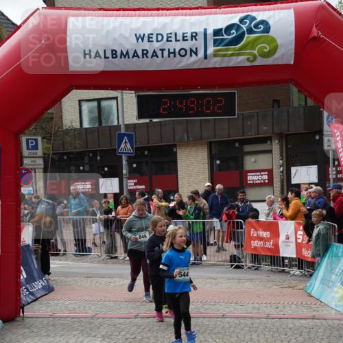 04.05.2025 - 8. Wedeler Halbmarathon Felixshl http://msf.ph/oto/7842568 04.05.2025 12:49:00 Ziel 15, 486, 544, 845, 907, 956 meine-sportfotos.de