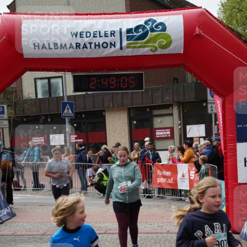 04.05.2025 - 8. Wedeler Halbmarathon Felixshl http://msf.ph/oto/7842601 04.05.2025 12:49:02 Ziel 15, 486, 544, 845, 907, 956 meine-sportfotos.de