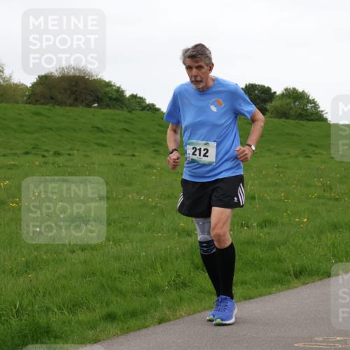 04.05.2025 - 8. Wedeler Halbmarathon Lena Gebhardt http://msf.ph/oto/7842620 04.05.2025 12:27:26 Laufen 212 meine-sportfotos.de