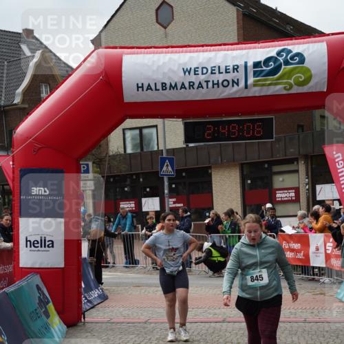 04.05.2025 - 8. Wedeler Halbmarathon Felixshl http://msf.ph/oto/7842622 04.05.2025 12:49:04 Ziel 15, 486, 544, 845, 907 meine-sportfotos.de