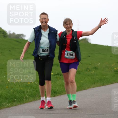 04.05.2025 - 8. Wedeler Halbmarathon Lena Gebhardt http://msf.ph/oto/7842628 04.05.2025 12:30:02 Laufen 805, 804 meine-sportfotos.de