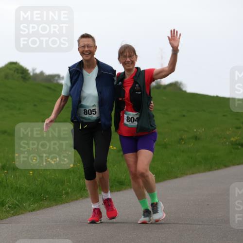 04.05.2025 - 8. Wedeler Halbmarathon Lena Gebhardt http://msf.ph/oto/7842629 04.05.2025 12:30:03 Laufen 805, 804 meine-sportfotos.de