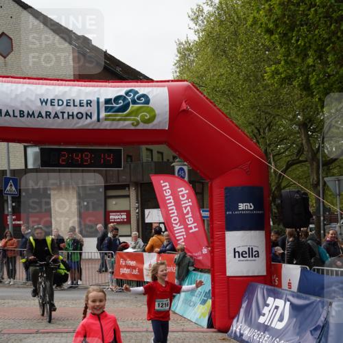04.05.2025 - 8. Wedeler Halbmarathon Felixshl http://msf.ph/oto/7842647 04.05.2025 12:49:12 Ziel 1214, 1216 meine-sportfotos.de
