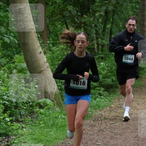 04.05.2025 - 8. Wedeler Halbmarathon Lena Gebhardt http://msf.ph/oto/7842674 04.05.2025 11:16:19 Laufen  meine-sportfotos.de