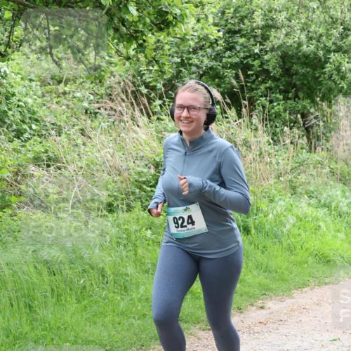 04.05.2025 - 8. Wedeler Halbmarathon Lena Gebhardt http://msf.ph/oto/7842732 04.05.2025 11:19:22 Laufen  meine-sportfotos.de