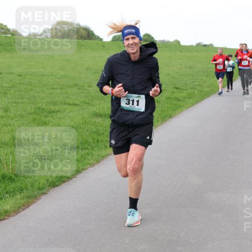 04.05.2025 - 8. Wedeler Halbmarathon Lena Gebhardt http://msf.ph/oto/7842791 04.05.2025 11:23:12 Laufen  meine-sportfotos.de