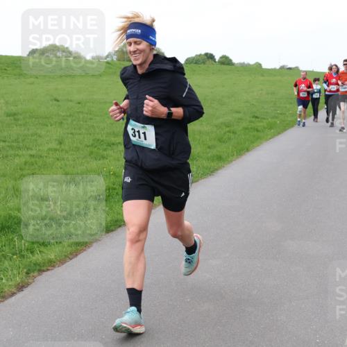 04.05.2025 - 8. Wedeler Halbmarathon Lena Gebhardt http://msf.ph/oto/7842792 04.05.2025 11:23:12 Laufen  meine-sportfotos.de