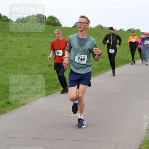 04.05.2025 - 8. Wedeler Halbmarathon Lena Gebhardt http://msf.ph/oto/7842817 04.05.2025 11:25:08 Laufen  meine-sportfotos.de