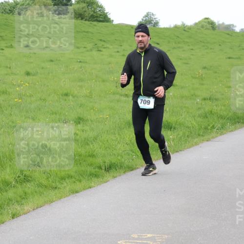 04.05.2025 - 8. Wedeler Halbmarathon Lena Gebhardt http://msf.ph/oto/7842821 04.05.2025 11:25:10 Laufen  meine-sportfotos.de