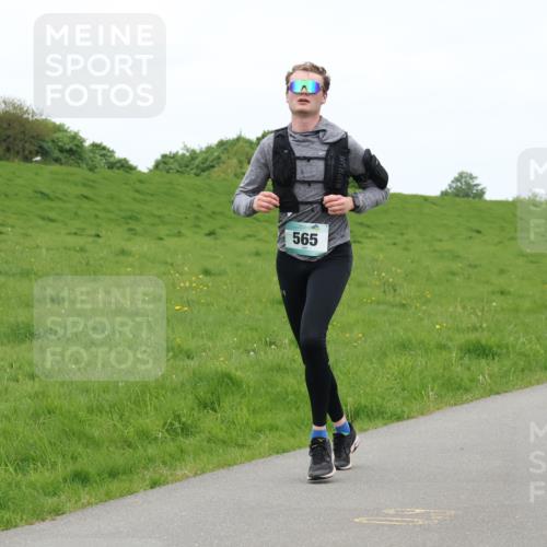 04.05.2025 - 8. Wedeler Halbmarathon Lena Gebhardt http://msf.ph/oto/7842840 04.05.2025 11:26:53 Laufen  meine-sportfotos.de