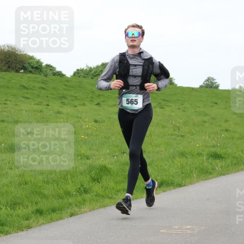 04.05.2025 - 8. Wedeler Halbmarathon Lena Gebhardt http://msf.ph/oto/7842841 04.05.2025 11:26:53 Laufen  meine-sportfotos.de