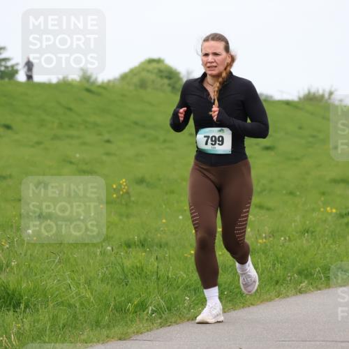 04.05.2025 - 8. Wedeler Halbmarathon Lena Gebhardt http://msf.ph/oto/7842844 04.05.2025 11:26:58 Laufen  meine-sportfotos.de