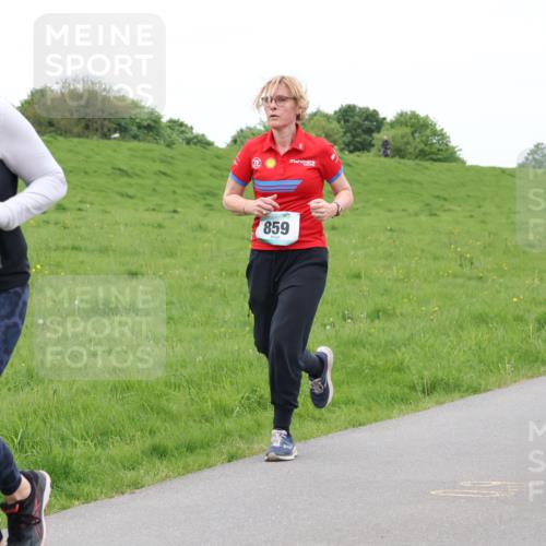 04.05.2025 - 8. Wedeler Halbmarathon Lena Gebhardt http://msf.ph/oto/7842849 04.05.2025 11:27:08 Laufen  meine-sportfotos.de