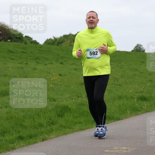 04.05.2025 - 8. Wedeler Halbmarathon Lena Gebhardt http://msf.ph/oto/7842850 04.05.2025 11:27:18 Laufen  meine-sportfotos.de