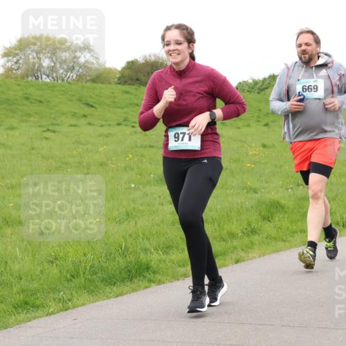 04.05.2025 - 8. Wedeler Halbmarathon Lena Gebhardt http://msf.ph/oto/7842851 04.05.2025 11:27:46 Laufen  meine-sportfotos.de