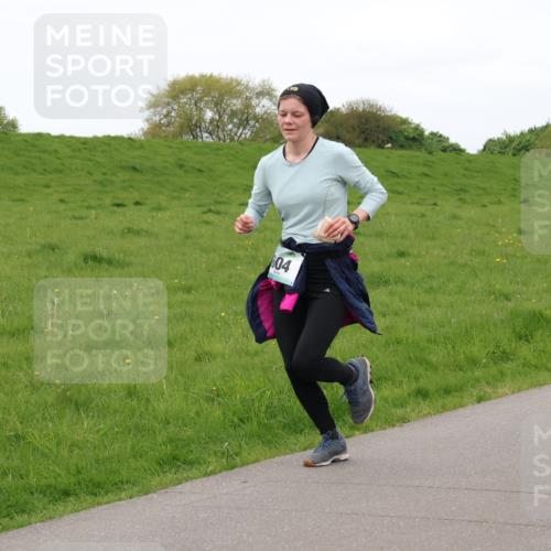 04.05.2025 - 8. Wedeler Halbmarathon Lena Gebhardt http://msf.ph/oto/7842853 04.05.2025 11:27:51 Laufen  meine-sportfotos.de