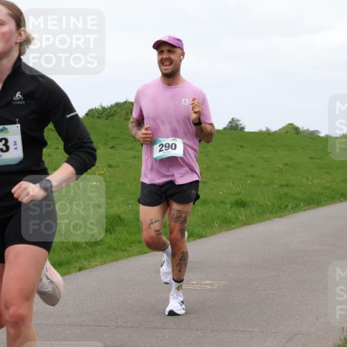 04.05.2025 - 8. Wedeler Halbmarathon Lena Gebhardt http://msf.ph/oto/7842867 04.05.2025 11:28:24 Laufen  meine-sportfotos.de