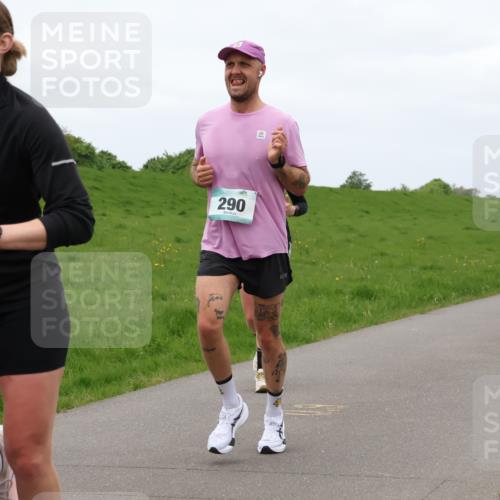 04.05.2025 - 8. Wedeler Halbmarathon Lena Gebhardt http://msf.ph/oto/7842868 04.05.2025 11:28:24 Laufen  meine-sportfotos.de