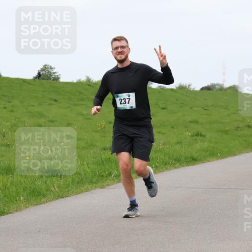04.05.2025 - 8. Wedeler Halbmarathon Lena Gebhardt http://msf.ph/oto/7842886 04.05.2025 11:31:19 Laufen  meine-sportfotos.de