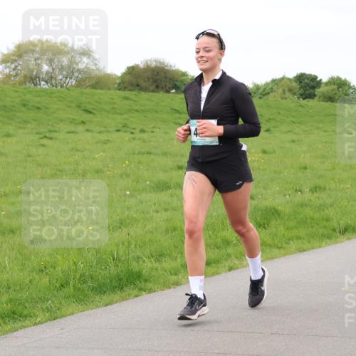04.05.2025 - 8. Wedeler Halbmarathon Lena Gebhardt http://msf.ph/oto/7842929 04.05.2025 11:34:23 Laufen  meine-sportfotos.de