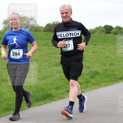 04.05.2025 - 8. Wedeler Halbmarathon Lena Gebhardt http://msf.ph/oto/7842938 04.05.2025 11:34:43 Laufen  meine-sportfotos.de
