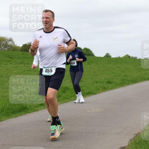 04.05.2025 - 8. Wedeler Halbmarathon Lena Gebhardt http://msf.ph/oto/7842956 04.05.2025 11:37:14 Laufen  meine-sportfotos.de