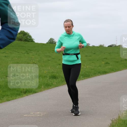 04.05.2025 - 8. Wedeler Halbmarathon Lena Gebhardt http://msf.ph/oto/7842960 04.05.2025 11:37:35 Laufen  meine-sportfotos.de