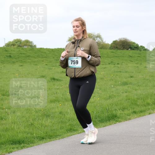 04.05.2025 - 8. Wedeler Halbmarathon Lena Gebhardt http://msf.ph/oto/7842969 04.05.2025 11:39:00 Laufen  meine-sportfotos.de