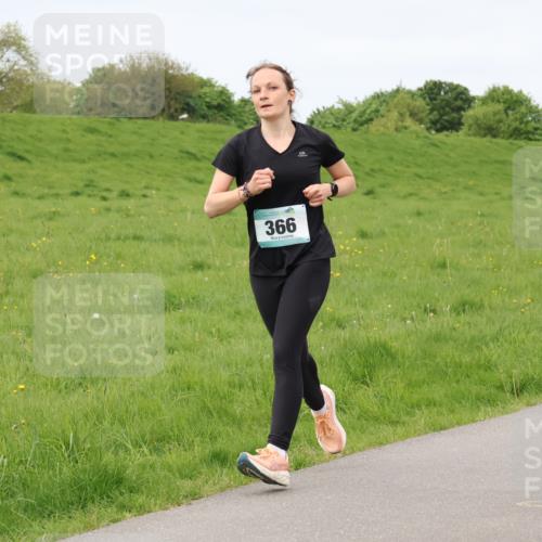 04.05.2025 - 8. Wedeler Halbmarathon Lena Gebhardt http://msf.ph/oto/7842971 04.05.2025 11:39:01 Laufen  meine-sportfotos.de