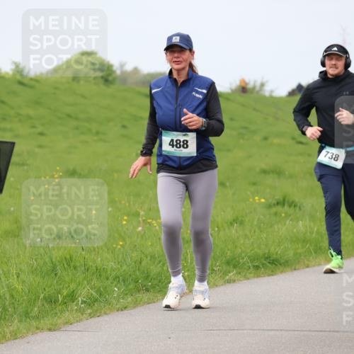 04.05.2025 - 8. Wedeler Halbmarathon Lena Gebhardt http://msf.ph/oto/7842974 04.05.2025 11:39:13 Laufen  meine-sportfotos.de