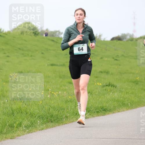 04.05.2025 - 8. Wedeler Halbmarathon Lena Gebhardt http://msf.ph/oto/7842980 04.05.2025 11:41:15 Laufen  meine-sportfotos.de