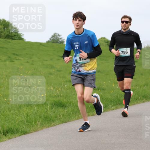04.05.2025 - 8. Wedeler Halbmarathon Lena Gebhardt http://msf.ph/oto/7843006 04.05.2025 11:44:13 Laufen  meine-sportfotos.de