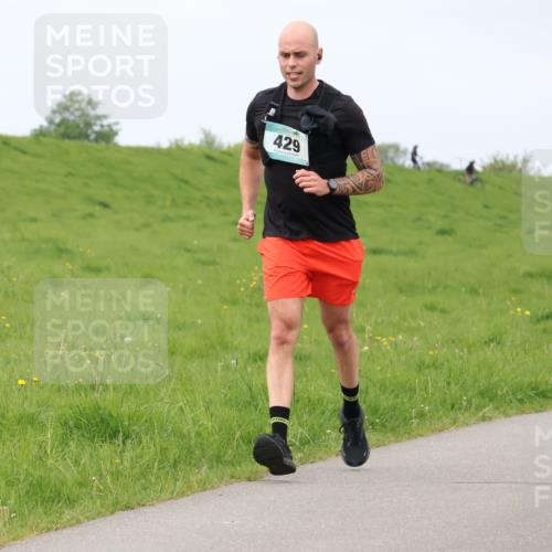 04.05.2025 - 8. Wedeler Halbmarathon Lena Gebhardt http://msf.ph/oto/7843008 04.05.2025 11:44:27 Laufen  meine-sportfotos.de