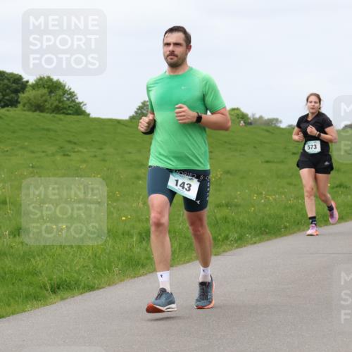 04.05.2025 - 8. Wedeler Halbmarathon Lena Gebhardt http://msf.ph/oto/7843038 04.05.2025 11:48:36 Laufen  meine-sportfotos.de
