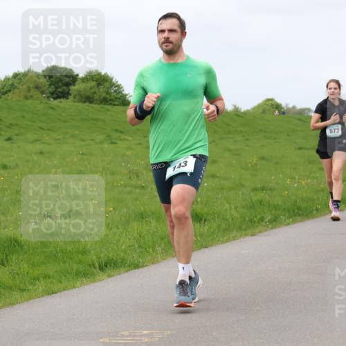 04.05.2025 - 8. Wedeler Halbmarathon Lena Gebhardt http://msf.ph/oto/7843039 04.05.2025 11:48:36 Laufen  meine-sportfotos.de