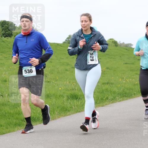 04.05.2025 - 8. Wedeler Halbmarathon Lena Gebhardt http://msf.ph/oto/7843042 04.05.2025 11:48:43 Laufen  meine-sportfotos.de