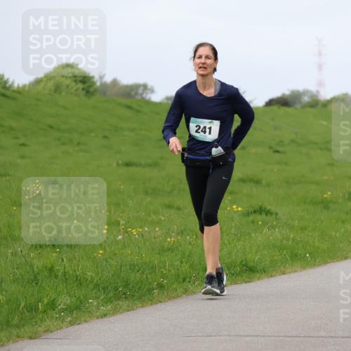 04.05.2025 - 8. Wedeler Halbmarathon Lena Gebhardt http://msf.ph/oto/7843050 04.05.2025 11:49:30 Laufen  meine-sportfotos.de