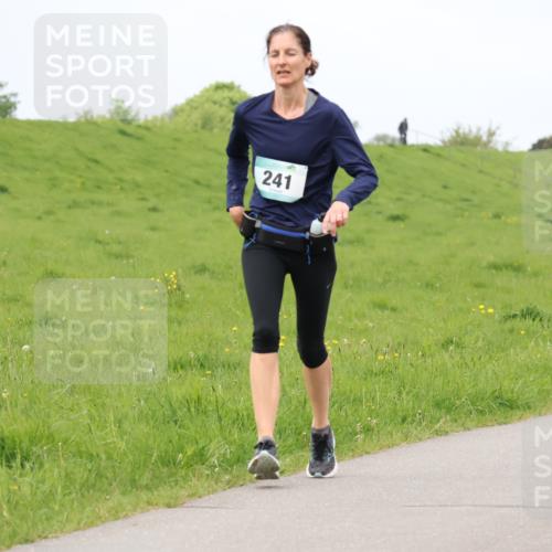 04.05.2025 - 8. Wedeler Halbmarathon Lena Gebhardt http://msf.ph/oto/7843052 04.05.2025 11:49:31 Laufen  meine-sportfotos.de