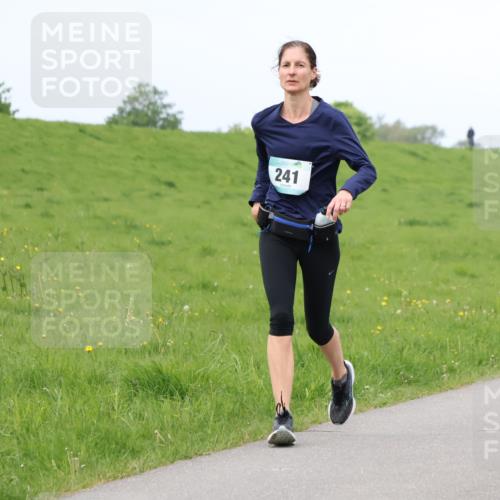 04.05.2025 - 8. Wedeler Halbmarathon Lena Gebhardt http://msf.ph/oto/7843053 04.05.2025 11:49:32 Laufen  meine-sportfotos.de