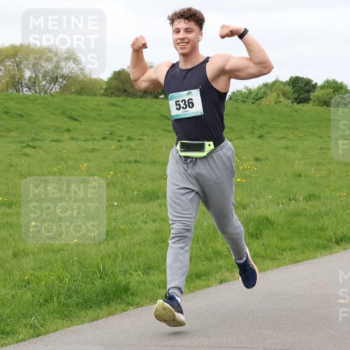 04.05.2025 - 8. Wedeler Halbmarathon Lena Gebhardt http://msf.ph/oto/7843058 04.05.2025 11:49:46 Laufen  meine-sportfotos.de