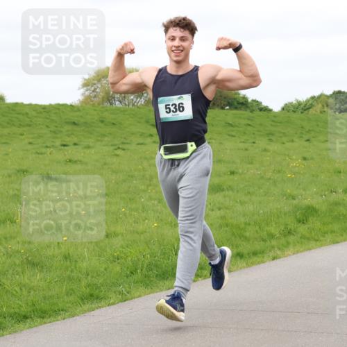 04.05.2025 - 8. Wedeler Halbmarathon Lena Gebhardt http://msf.ph/oto/7843060 04.05.2025 11:49:46 Laufen  meine-sportfotos.de
