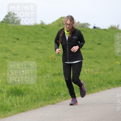 04.05.2025 - 8. Wedeler Halbmarathon Lena Gebhardt http://msf.ph/oto/7843089 04.05.2025 11:52:54 Laufen  meine-sportfotos.de
