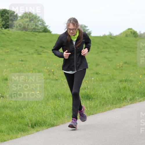 04.05.2025 - 8. Wedeler Halbmarathon Lena Gebhardt http://msf.ph/oto/7843090 04.05.2025 11:52:56 Laufen  meine-sportfotos.de