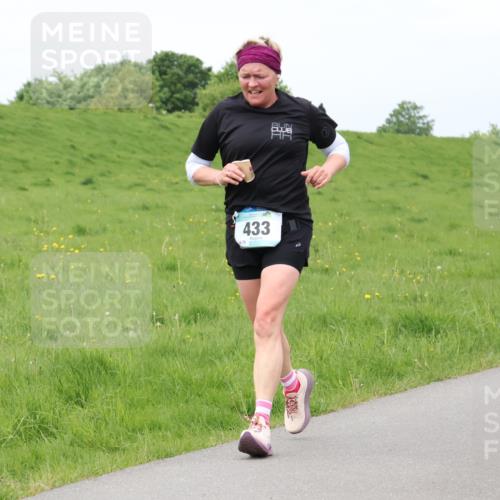 04.05.2025 - 8. Wedeler Halbmarathon Lena Gebhardt http://msf.ph/oto/7843113 04.05.2025 11:58:40 Laufen  meine-sportfotos.de