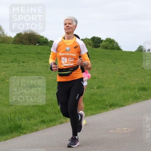 04.05.2025 - 8. Wedeler Halbmarathon Lena Gebhardt http://msf.ph/oto/7843116 04.05.2025 11:59:20 Laufen  meine-sportfotos.de