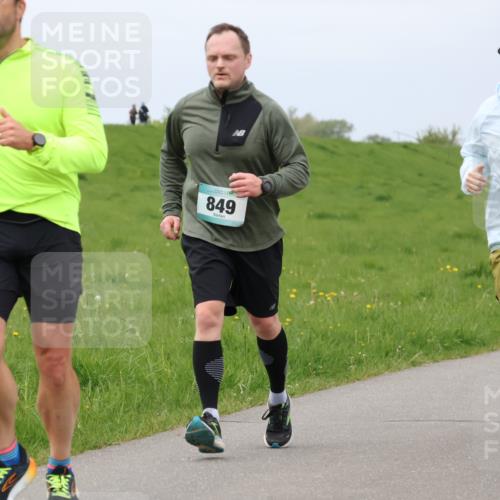 04.05.2025 - 8. Wedeler Halbmarathon Lena Gebhardt http://msf.ph/oto/7843125 04.05.2025 11:59:32 Laufen  meine-sportfotos.de