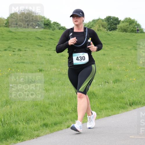 04.05.2025 - 8. Wedeler Halbmarathon Lena Gebhardt http://msf.ph/oto/7843137 04.05.2025 12:01:37 Laufen  meine-sportfotos.de