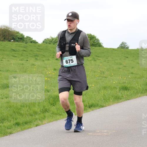 04.05.2025 - 8. Wedeler Halbmarathon Lena Gebhardt http://msf.ph/oto/7843140 04.05.2025 12:02:13 Laufen  meine-sportfotos.de