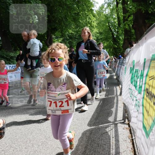 17.05.2025 - Störlauf Strokosch-Dieckow http://msf.ph/oto/7846107 17.05.2025 13:03:24 Ziel 7192, 77, 2025, 7121, 7167 meine-sportfotos.de