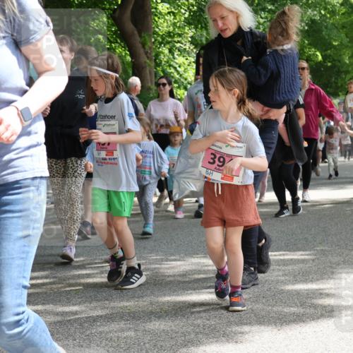 17.05.2025 - Störlauf Strokosch-Dieckow http://msf.ph/oto/7846179 17.05.2025 13:04:03 Ziel 2025, 39, 7016, 7019, 271 meine-sportfotos.de